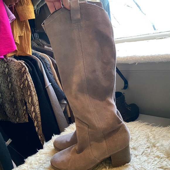 Suede boots. White mountain brand, size 8. - Picture 1 of 7